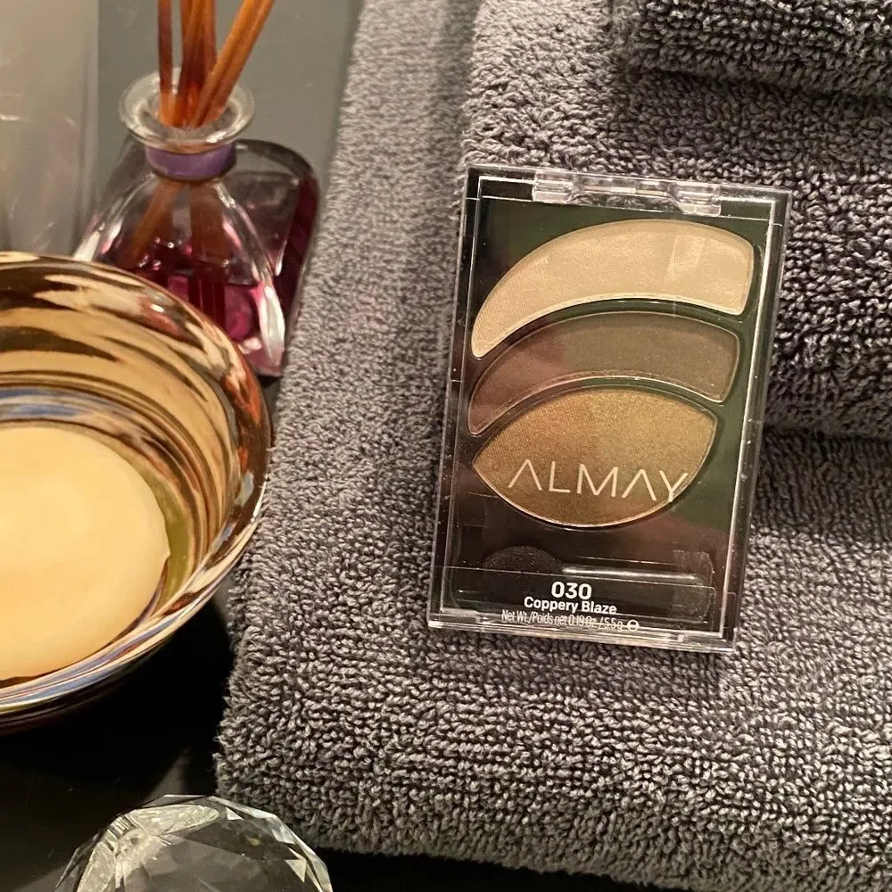 1039 Almay Smoky Eyes Trio 030 Coppery Blaze New